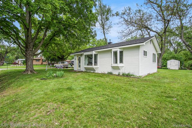 1701 MARYLESTONE Drive, West Bloomfield Charter Township, MI 48324