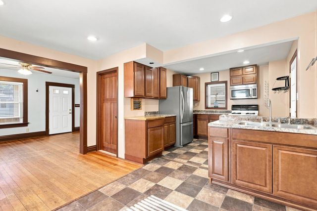 4429 16th Avenue, Rock Island, IL 61201