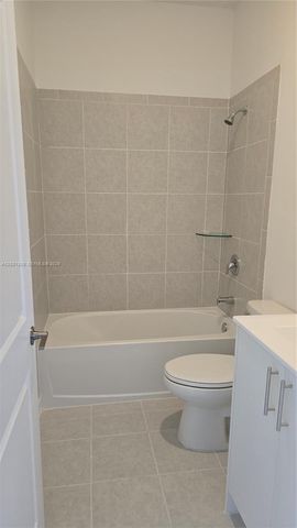 713 SE 13th St Cir, Homestead, FL 33034