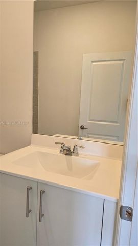 713 SE 13th St Cir, Homestead, FL 33034