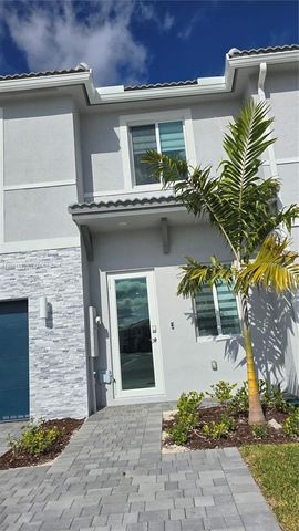 713 SE 13th St Cir, Homestead, FL 33034