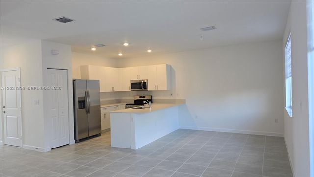 713 SE 13th St Cir, Homestead, FL 33034