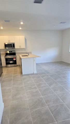 713 SE 13th St Cir, Homestead, FL 33034