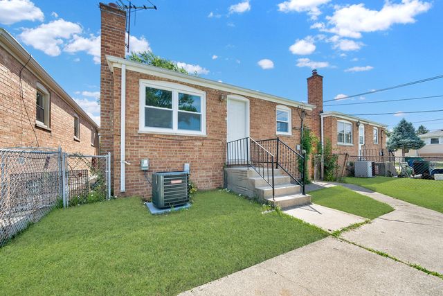7654 Lavergne Avenue, Burbank, IL 60459