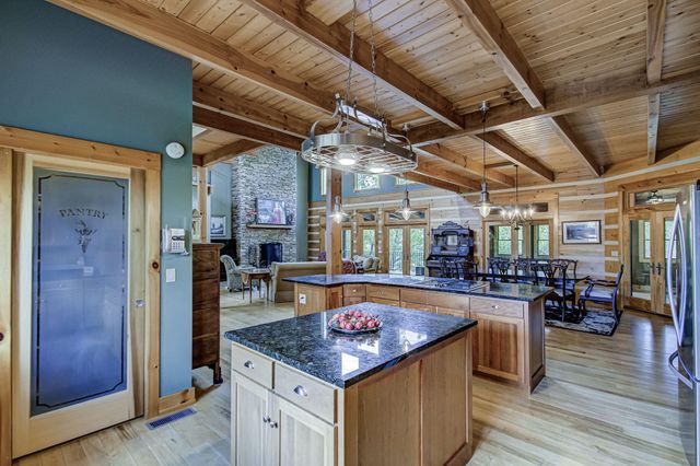 625 Cane Creek Mountain Road, Tellico Plains, TN 37385