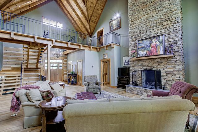 625 Cane Creek Mountain Road, Tellico Plains, TN 37385