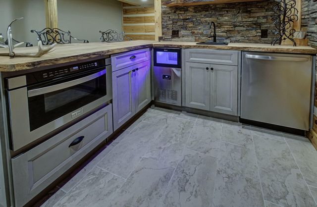 625 Cane Creek Mountain Road, Tellico Plains, TN 37385