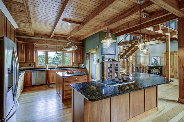 625 Cane Creek Mountain Road, Tellico Plains, TN 37385