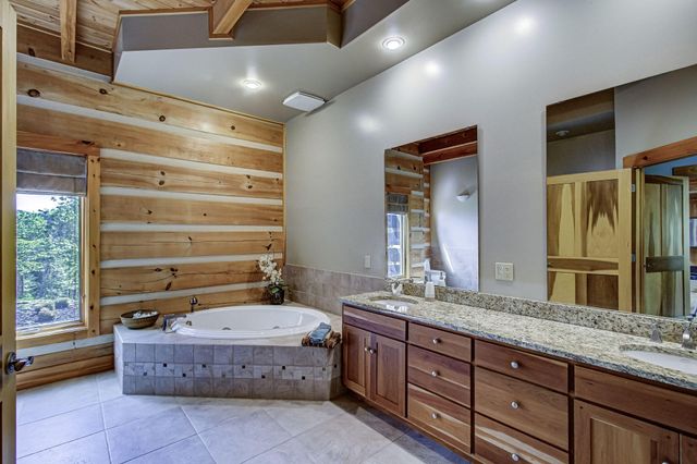 625 Cane Creek Mountain Road, Tellico Plains, TN 37385