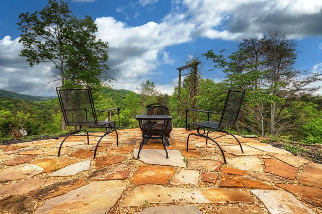 625 Cane Creek Mountain Road, Tellico Plains, TN 37385