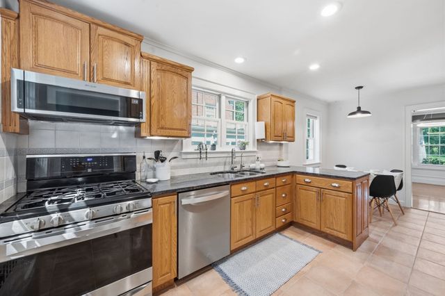 30 Chatham Rd, Longmeadow, MA 01106