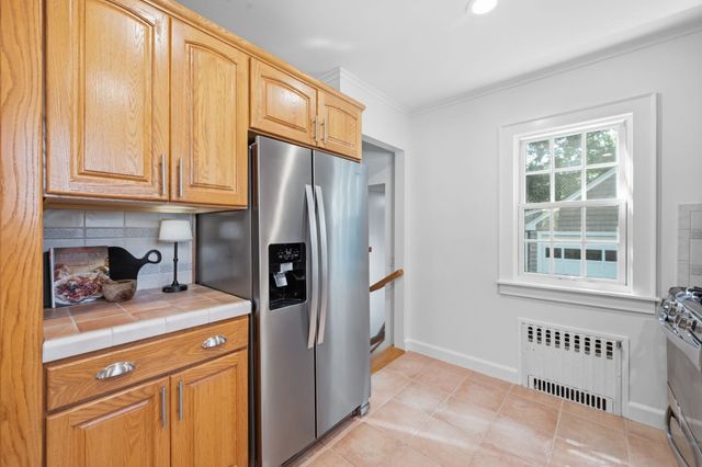 30 Chatham Rd, Longmeadow, MA 01106