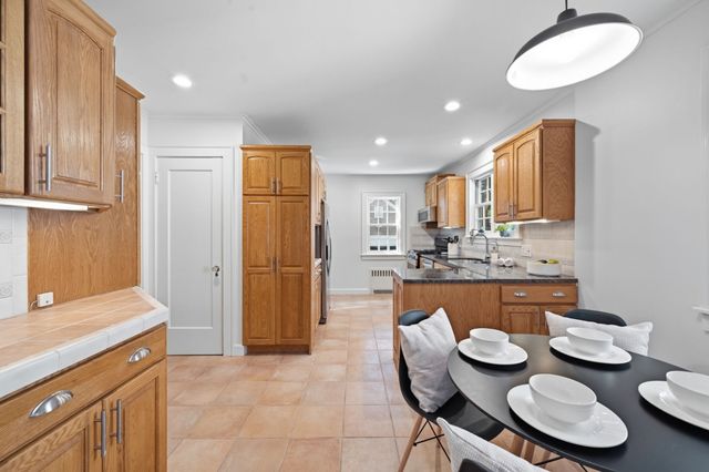 30 Chatham Rd, Longmeadow, MA 01106