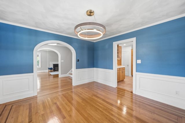 30 Chatham Rd, Longmeadow, MA 01106