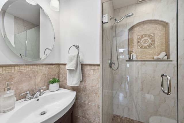 30 Chatham Rd, Longmeadow, MA 01106