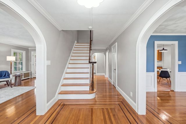 30 Chatham Rd, Longmeadow, MA 01106