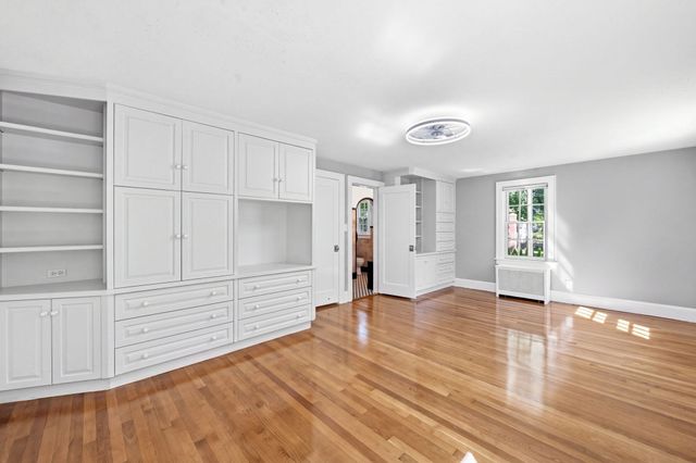 30 Chatham Rd, Longmeadow, MA 01106