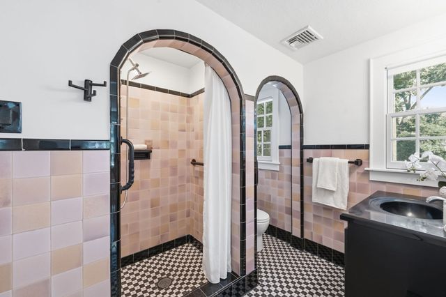 30 Chatham Rd, Longmeadow, MA 01106
