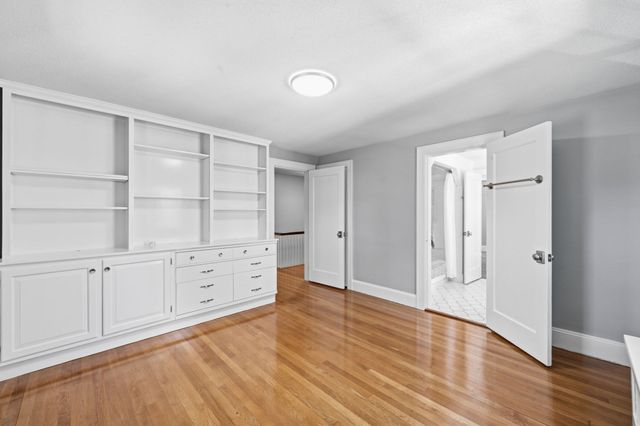 30 Chatham Rd, Longmeadow, MA 01106