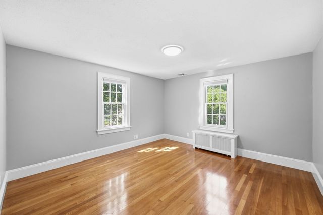 30 Chatham Rd, Longmeadow, MA 01106