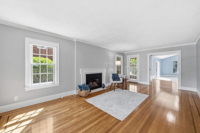 30 Chatham Rd, Longmeadow, MA 01106