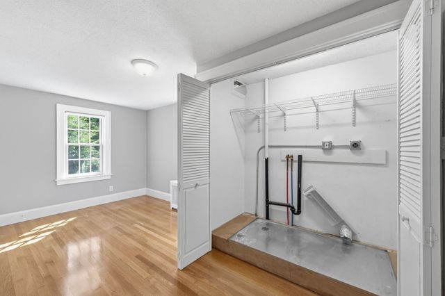 30 Chatham Rd, Longmeadow, MA 01106