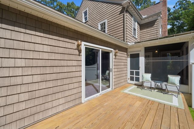 30 Chatham Rd, Longmeadow, MA 01106
