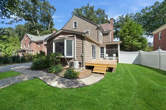 30 Chatham Rd, Longmeadow, MA 01106