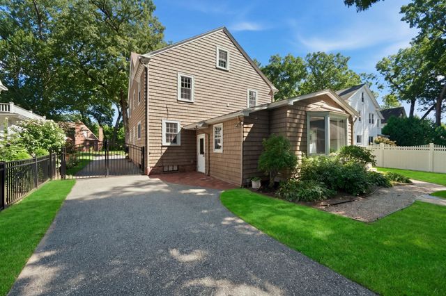 30 Chatham Rd, Longmeadow, MA 01106