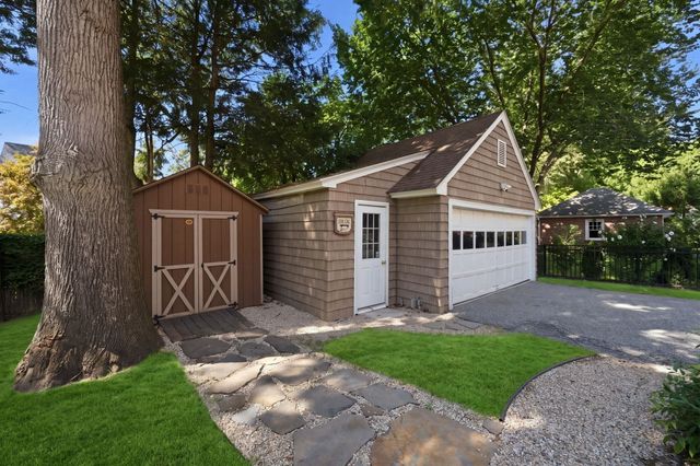 30 Chatham Rd, Longmeadow, MA 01106