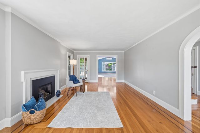 30 Chatham Rd, Longmeadow, MA 01106