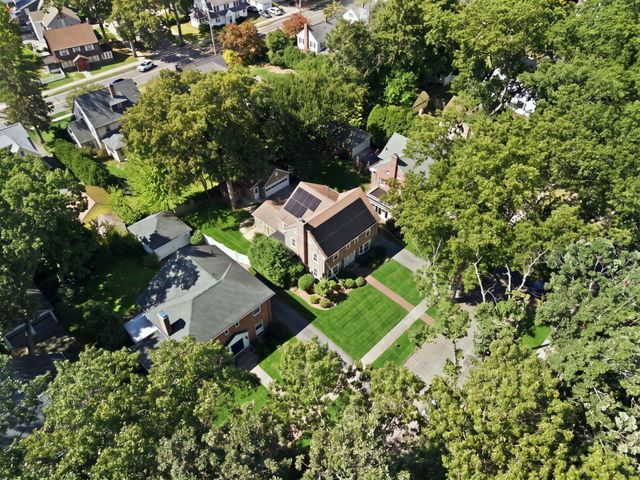 30 Chatham Rd, Longmeadow, MA 01106