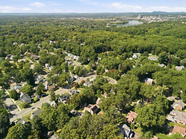 30 Chatham Rd, Longmeadow, MA 01106