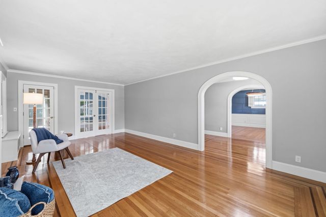 30 Chatham Rd, Longmeadow, MA 01106