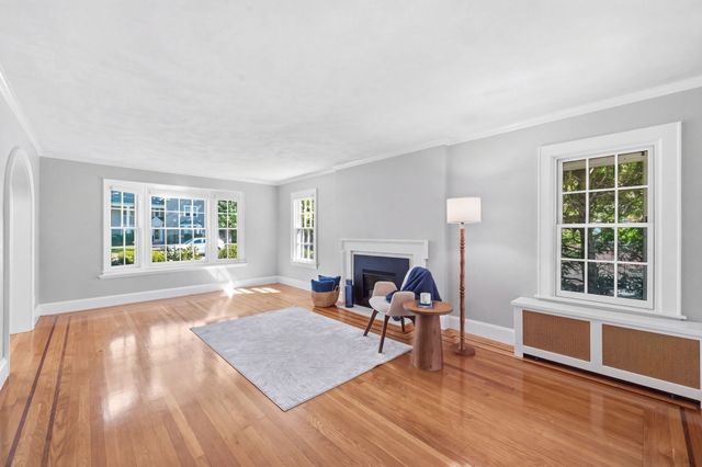 30 Chatham Rd, Longmeadow, MA 01106
