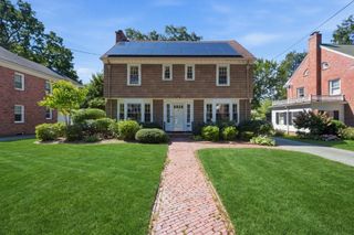 30 Chatham Rd, Longmeadow, MA 01106