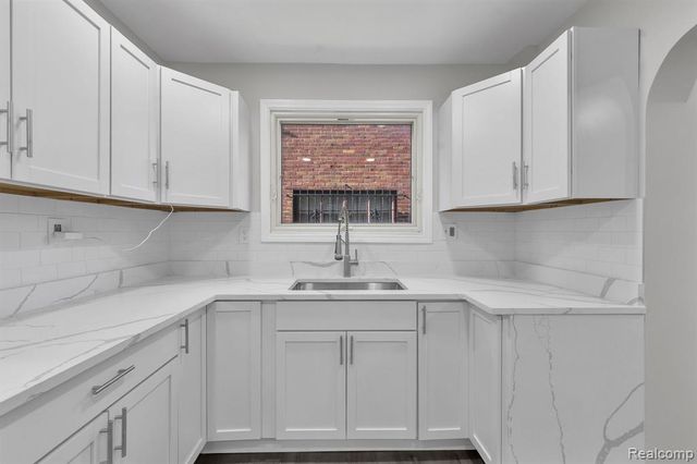 18961 Pennington Drive, Detroit, MI 48221