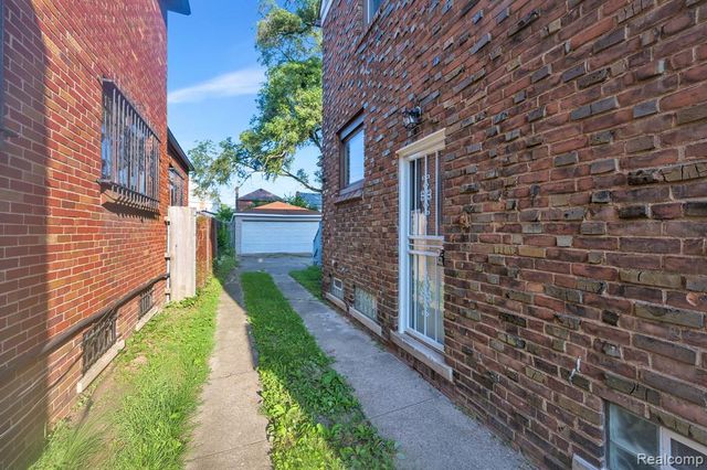 18961 Pennington Drive, Detroit, MI 48221