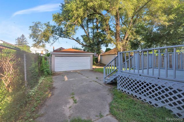 18961 Pennington Drive, Detroit, MI 48221