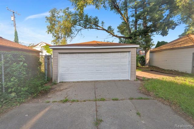 18961 Pennington Drive, Detroit, MI 48221