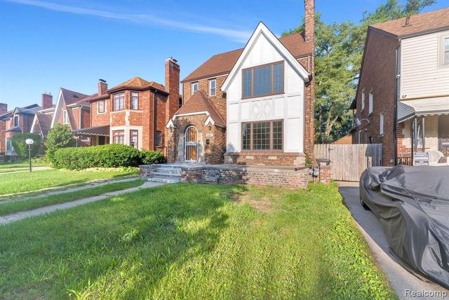 18961 Pennington Drive, Detroit, MI 48221