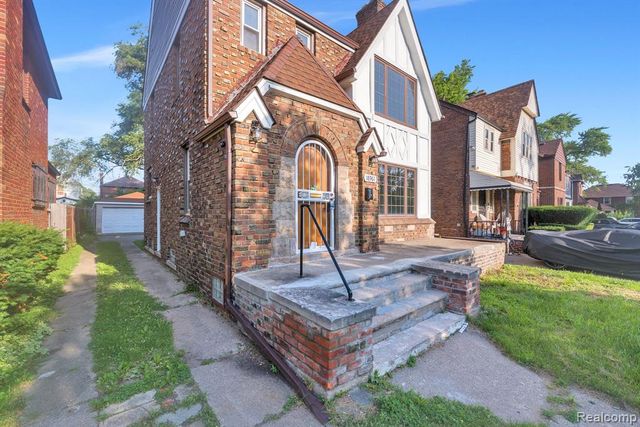 18961 Pennington Drive, Detroit, MI 48221