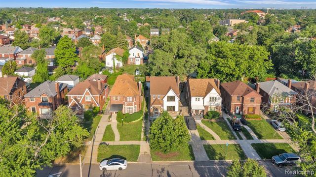 18961 Pennington Drive, Detroit, MI 48221