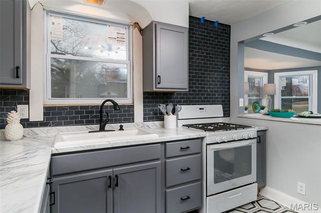 216 S Hartnett Avenue, Ferguson, MO 63135