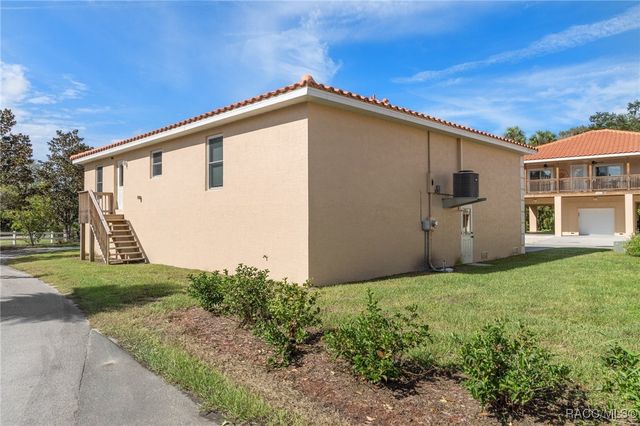 4865 S Tromp Loop, Homosassa, FL 34448