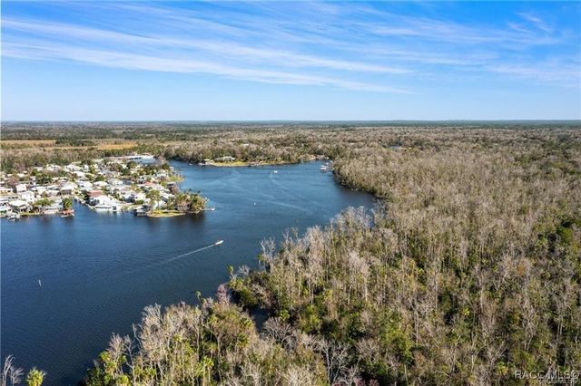 4865 S Tromp Loop, Homosassa, FL 34448
