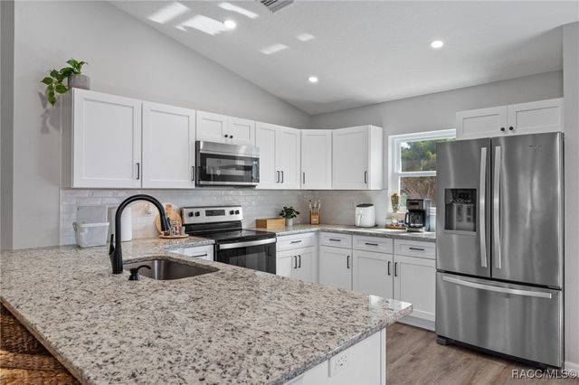 4865 S Tromp Loop, Homosassa, FL 34448