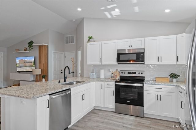 4865 S Tromp Loop, Homosassa, FL 34448
