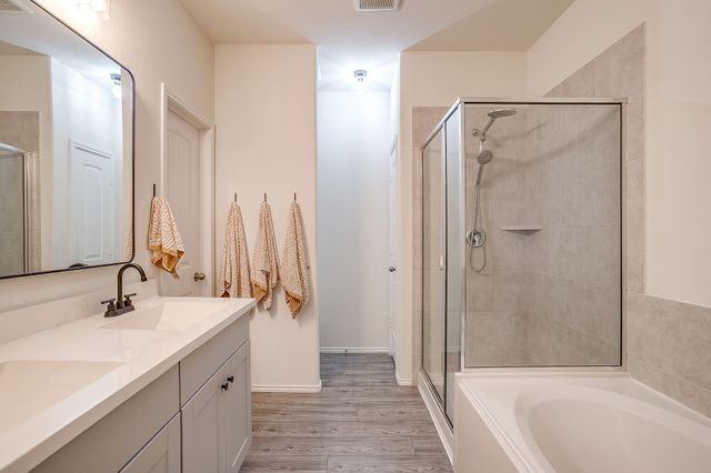 800 Amberwood Court, Fort Worth, TX 76052