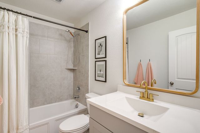 800 Amberwood Court, Fort Worth, TX 76052